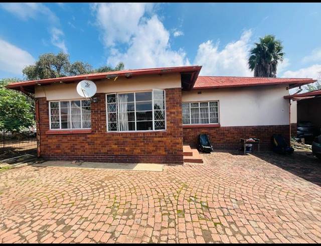 8 BEDROOM HOUSE FOR SALE IN PRETORIA WEST